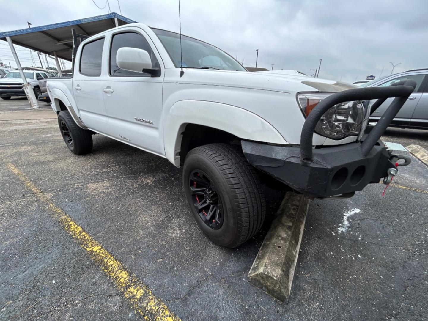 2006 White Toyota Tacoma Double Cab V6 4WD (3TMLU42N16M) with an 4.0L V6 DOHC 24V engine, AUTOMATIC transmission, located at 1687 Business 35 S, New Braunfels, TX, 78130, (830) 625-7159, 29.655487, -98.051491 - Photo#1